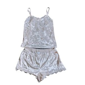 Danskin silkily lace pajamas